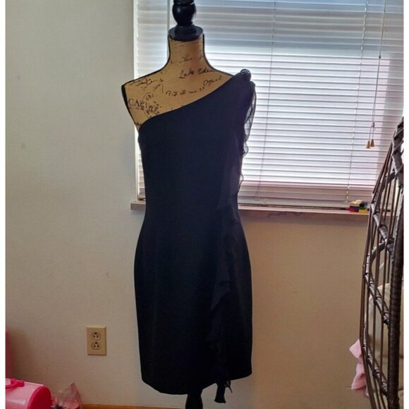 Maggy London Dresses & Skirts - Maggie London One Shoulder Ruffled Dress Black Size 8 Side Zip Princess Seams
